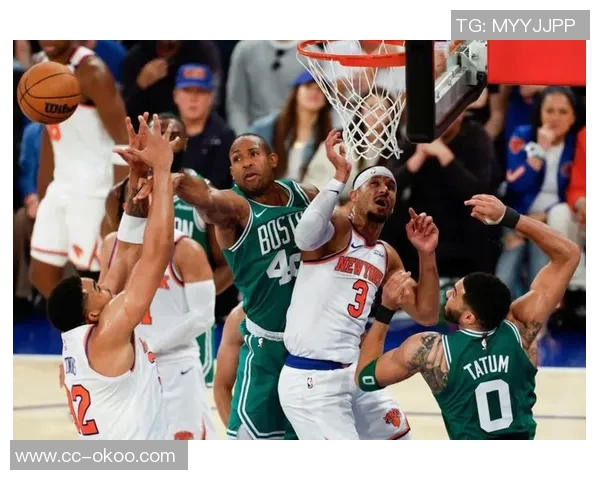 兰德尔半场表现抢眼9中5砍下15分9篮板10助攻接近三双成球队关键力量